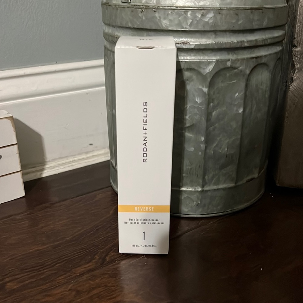 Rodan + Fields REVERSE step 1 deep exfoliating cleanser. Brand New Sealed